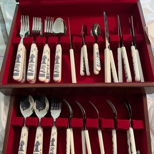 Blue willow dinnerware set